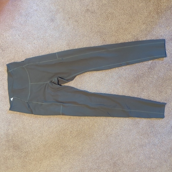 Girlfriend Collective Pocket Legging in Thyme - S - Picture 2 of 4